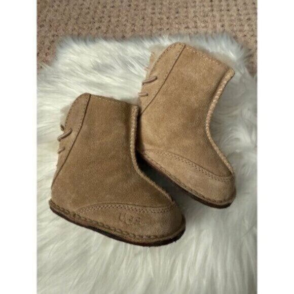 NEW UGG Australia 5206 Sand Infant Shoes Size S SMALL Baby Booties 0-6 Months - Picture 1 of 8